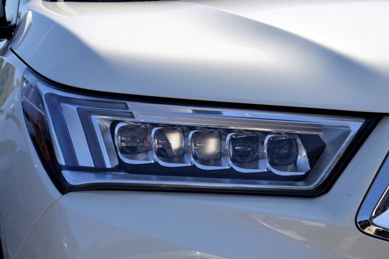 automobile-PEILLE-min_acura-headlamp-2834131